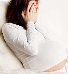 femme en souffrance pendant sa grossesse
