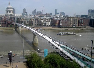 Vue sur Saint Paul et Millenium Bridge