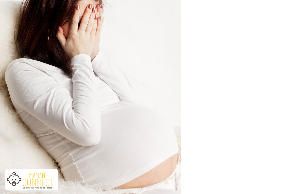 femme enceinte en pleur