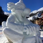 Sculpture sur neige clown