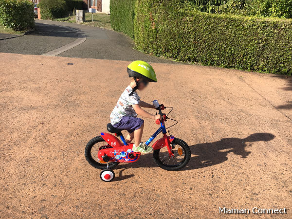 Vélo enfant avec petites roulettes